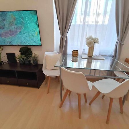 Trendy 2 Room Flat, Next To Corvin Mall Free Huge Garage! Ac,Dishwasher,Washmachine, Smart Tv บูดาเปสต์ ภายนอก รูปภาพ