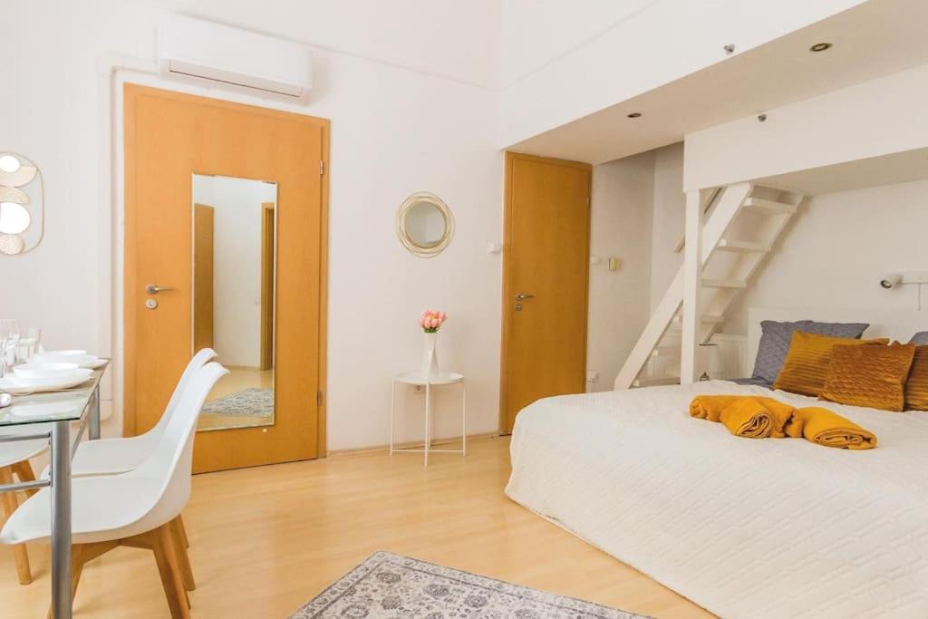Trendy 2 Room Flat, Next To Corvin Mall Free Huge Garage! Ac,Dishwasher,Washmachine, Smart Tv บูดาเปสต์ ภายนอก รูปภาพ