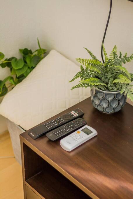 Trendy 2 Room Flat, Next To Corvin Mall Free Huge Garage! Ac,Dishwasher,Washmachine, Smart Tv บูดาเปสต์ ภายนอก รูปภาพ