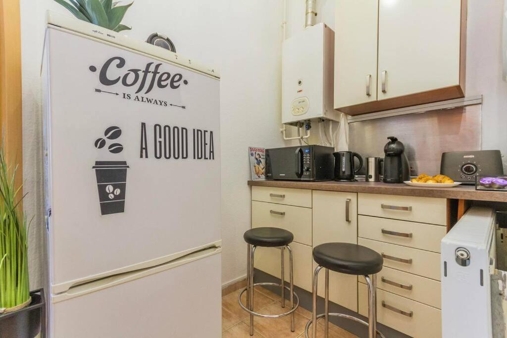 Trendy 2 Room Flat, Next To Corvin Mall Free Huge Garage! Ac,Dishwasher,Washmachine, Smart Tv บูดาเปสต์ ภายนอก รูปภาพ