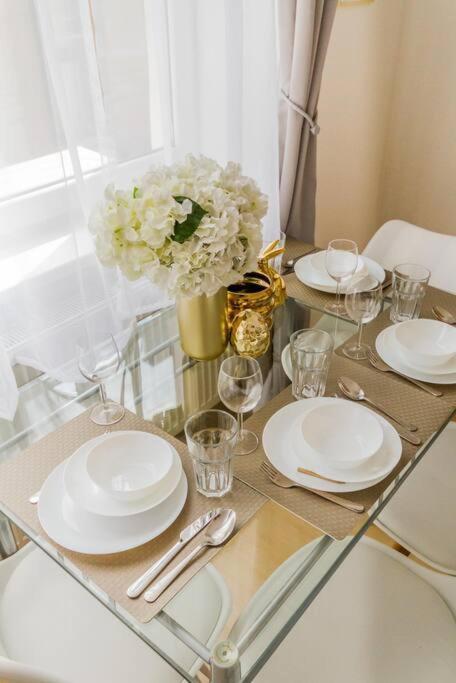 Trendy 2 Room Flat, Next To Corvin Mall Free Huge Garage! Ac,Dishwasher,Washmachine, Smart Tv บูดาเปสต์ ภายนอก รูปภาพ