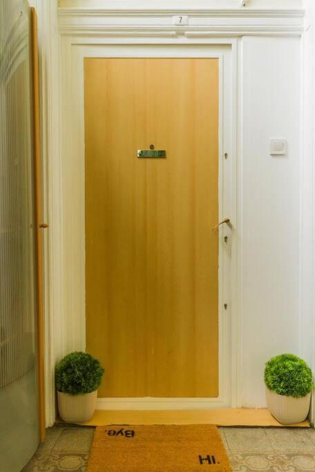 Trendy 2 Room Flat, Next To Corvin Mall Free Huge Garage! Ac,Dishwasher,Washmachine, Smart Tv บูดาเปสต์ ภายนอก รูปภาพ