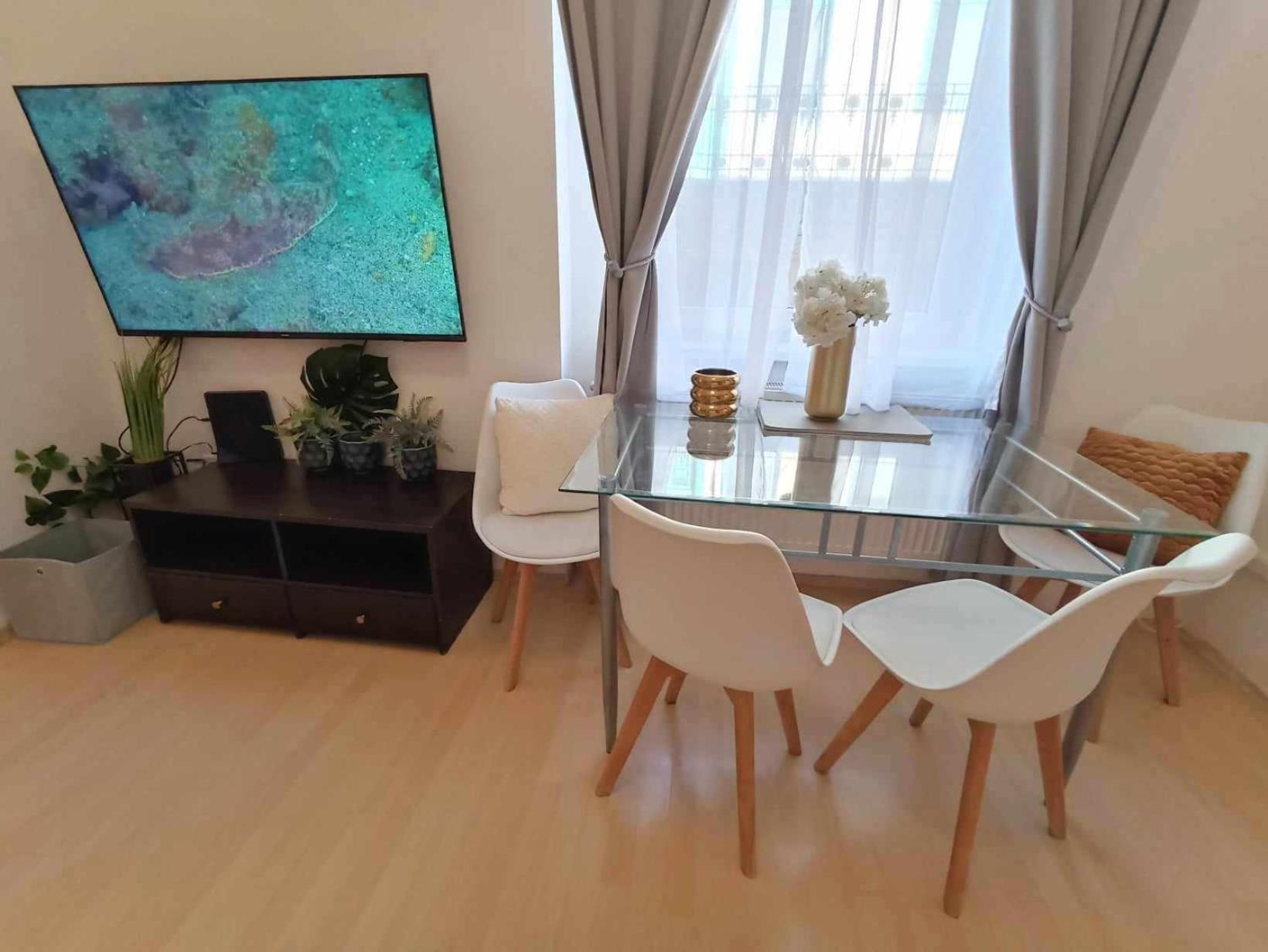 Trendy 2 Room Flat, Next To Corvin Mall Free Huge Garage! Ac,Dishwasher,Washmachine, Smart Tv บูดาเปสต์ ภายนอก รูปภาพ
