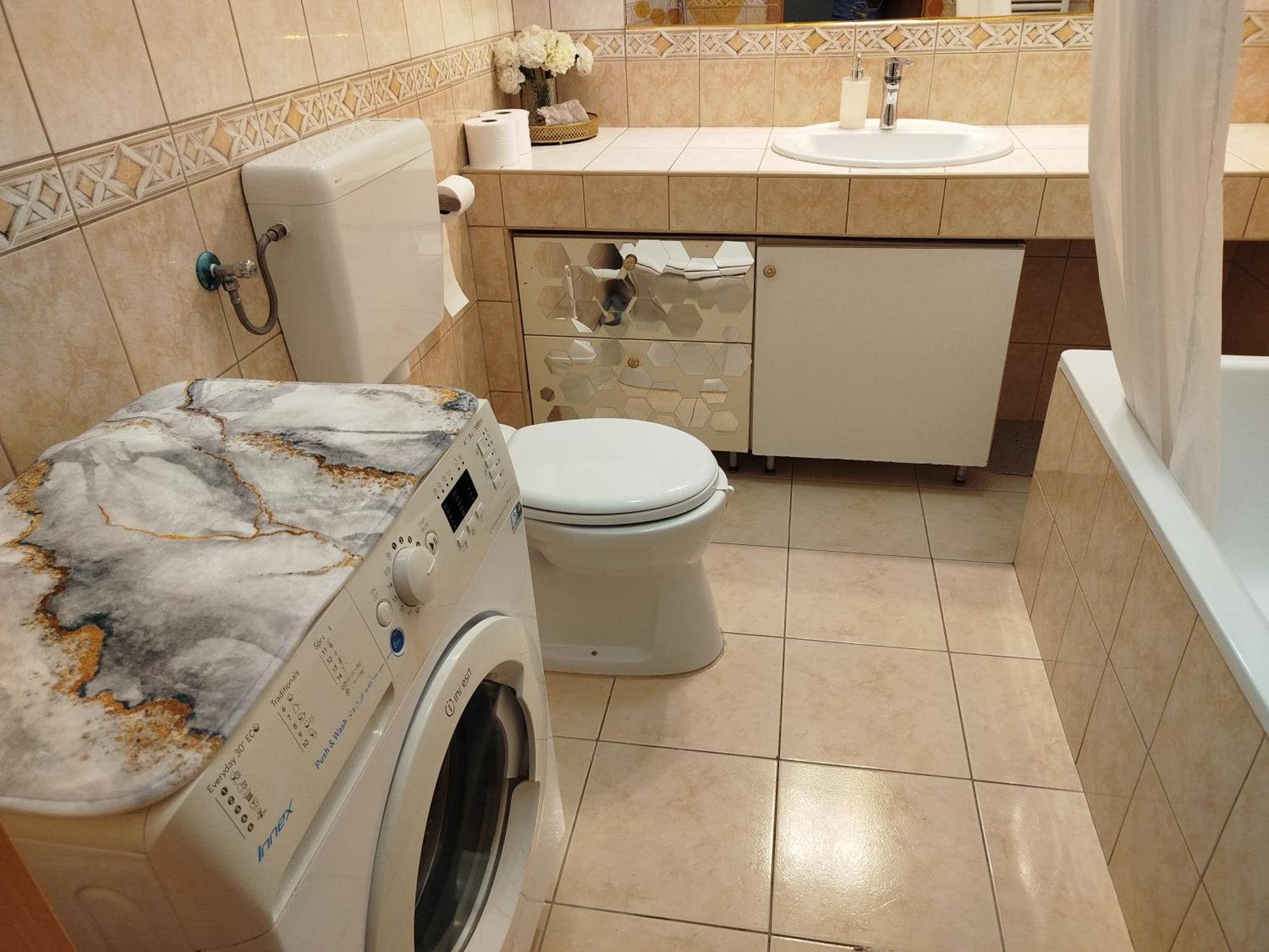 Trendy 2 Room Flat, Next To Corvin Mall Free Huge Garage! Ac,Dishwasher,Washmachine, Smart Tv บูดาเปสต์ ภายนอก รูปภาพ